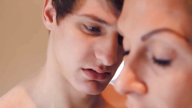 ดอกทองโจรมืออาชีพ วิดีโอ โปั Nikki Sexxx ให้ handjob และได้ระยำ mish