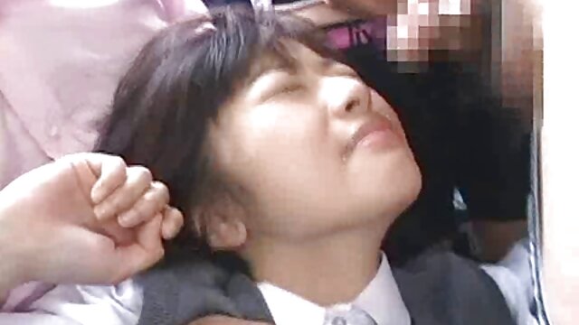 สาวสวยผมยาว Nozomi Nishiyama หยอกล้อสองคนร้อนแรงด้วยความหลงใหล ดู วิดีโอ โป๊ะ